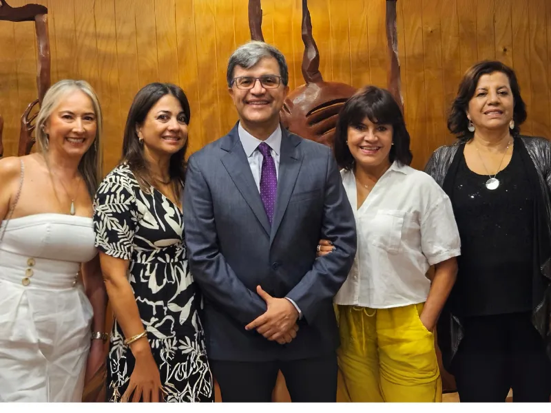 César Casas y hermanas César Casas y hermanas