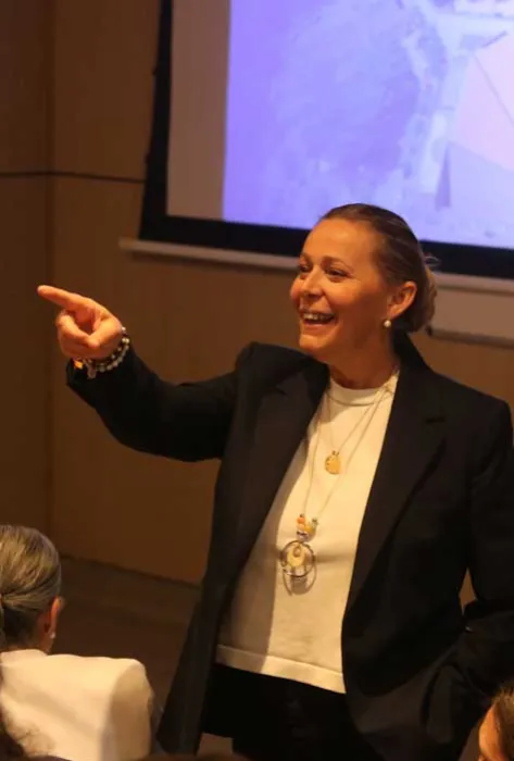 Egresados del programa de Enfermería podrán hacer prácticas y másteren España gracias a convenio con Quirón Salud